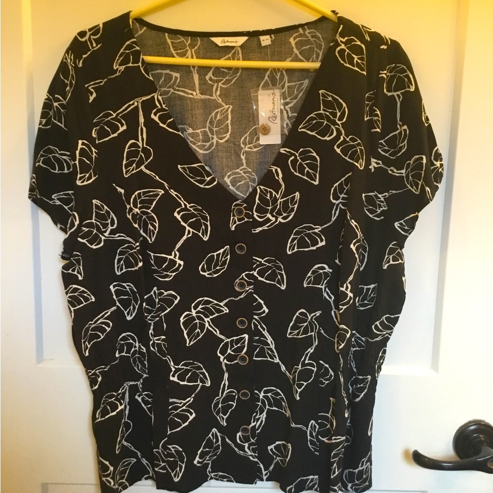 NWT Reitmans XL short sleeve button top